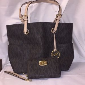 A Set of Michael Kors Shoulder Bag/Wallet